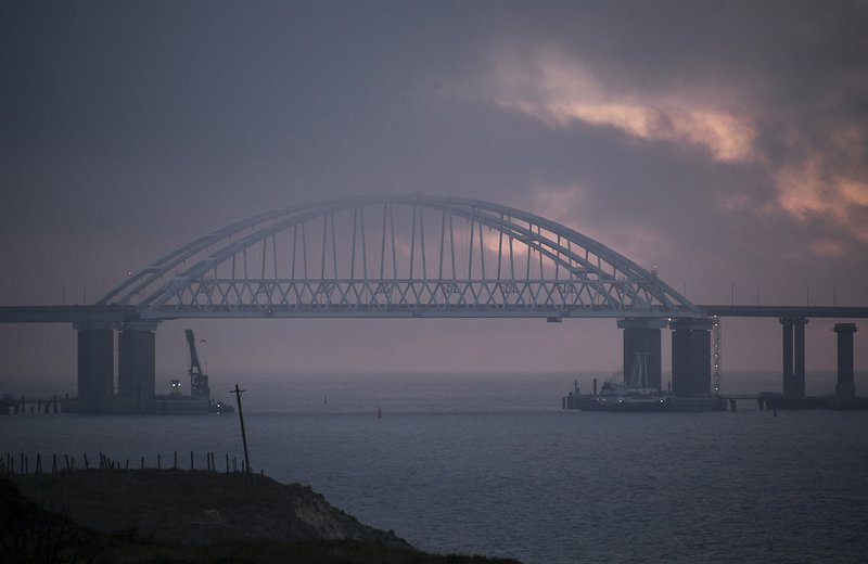 Bron i Azovska sjön och Svarta havet Bron i Azovska sjön och Svarta havet